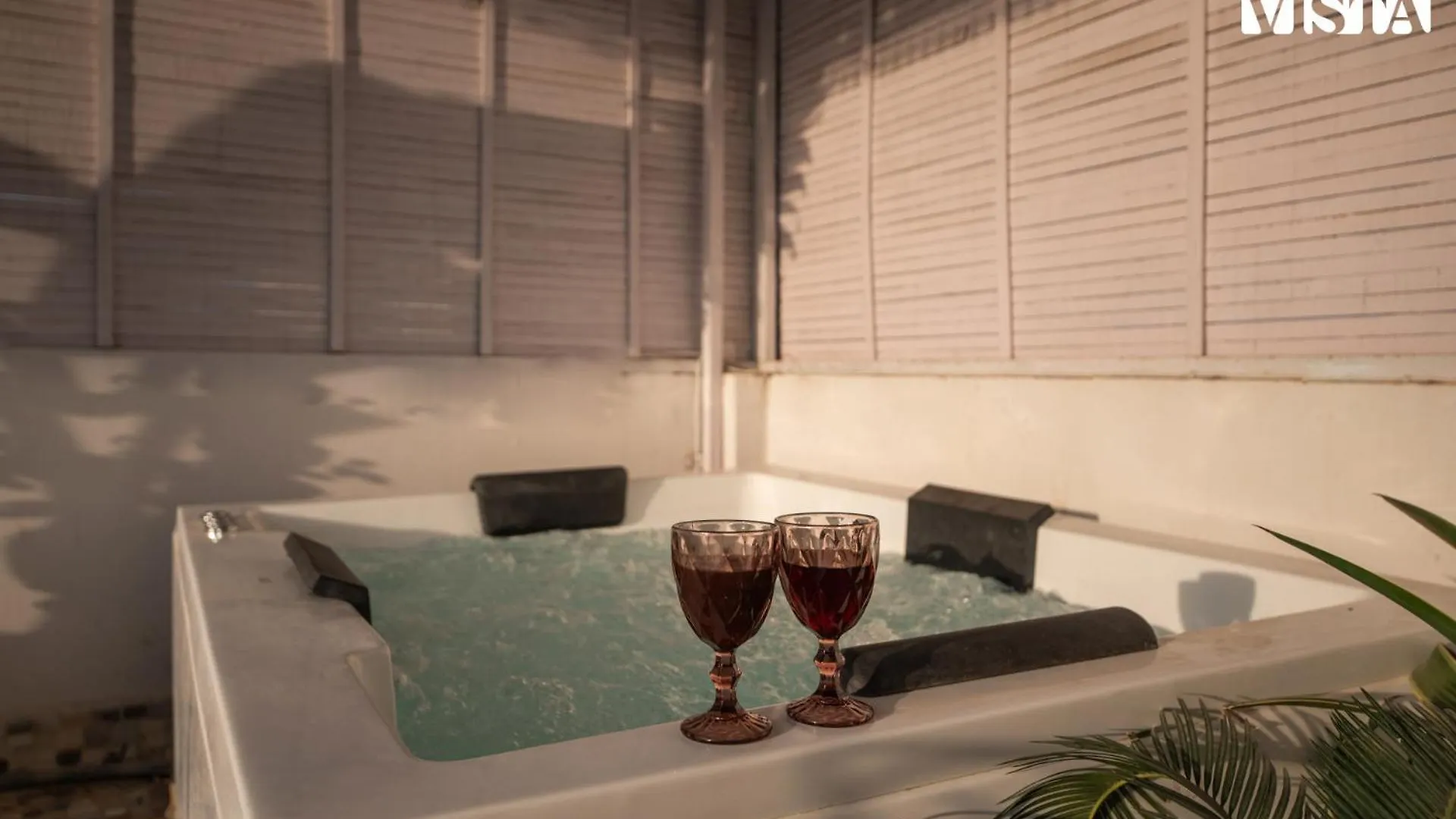 Stayvista At Arka Crest With Jacuzzi, Bonfire, Wi-Fi 우다이푸르